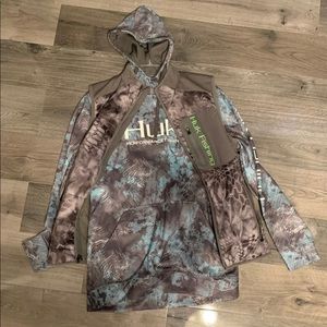 Huk fishing vest and hoodie combo